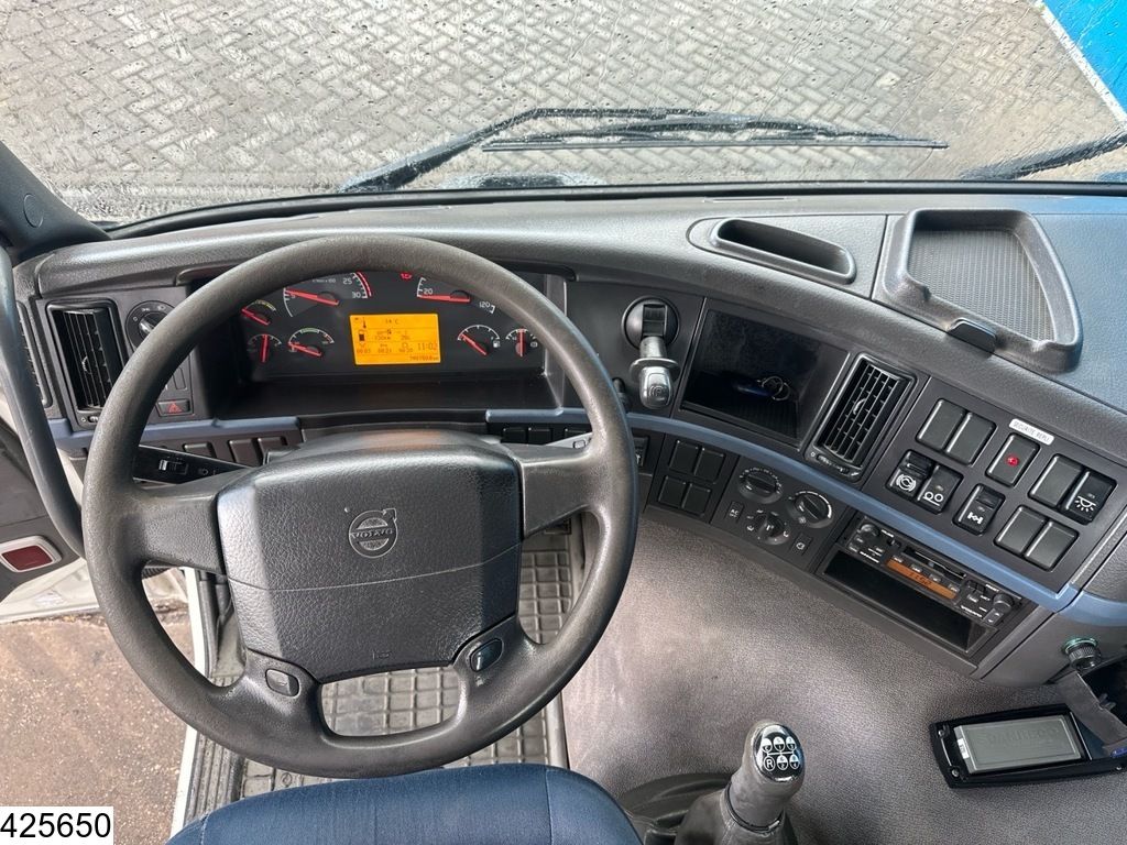 Volvo FM 300 6 X 2, Manual, Steel suspension, Palfinger