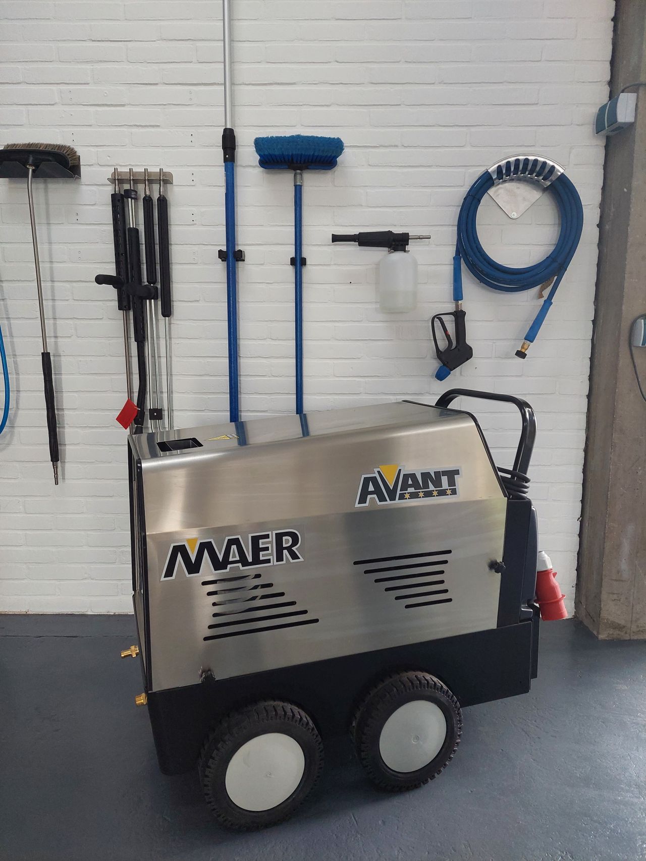 Warmwater hogedrukreiniger 200 bar 21 liter.