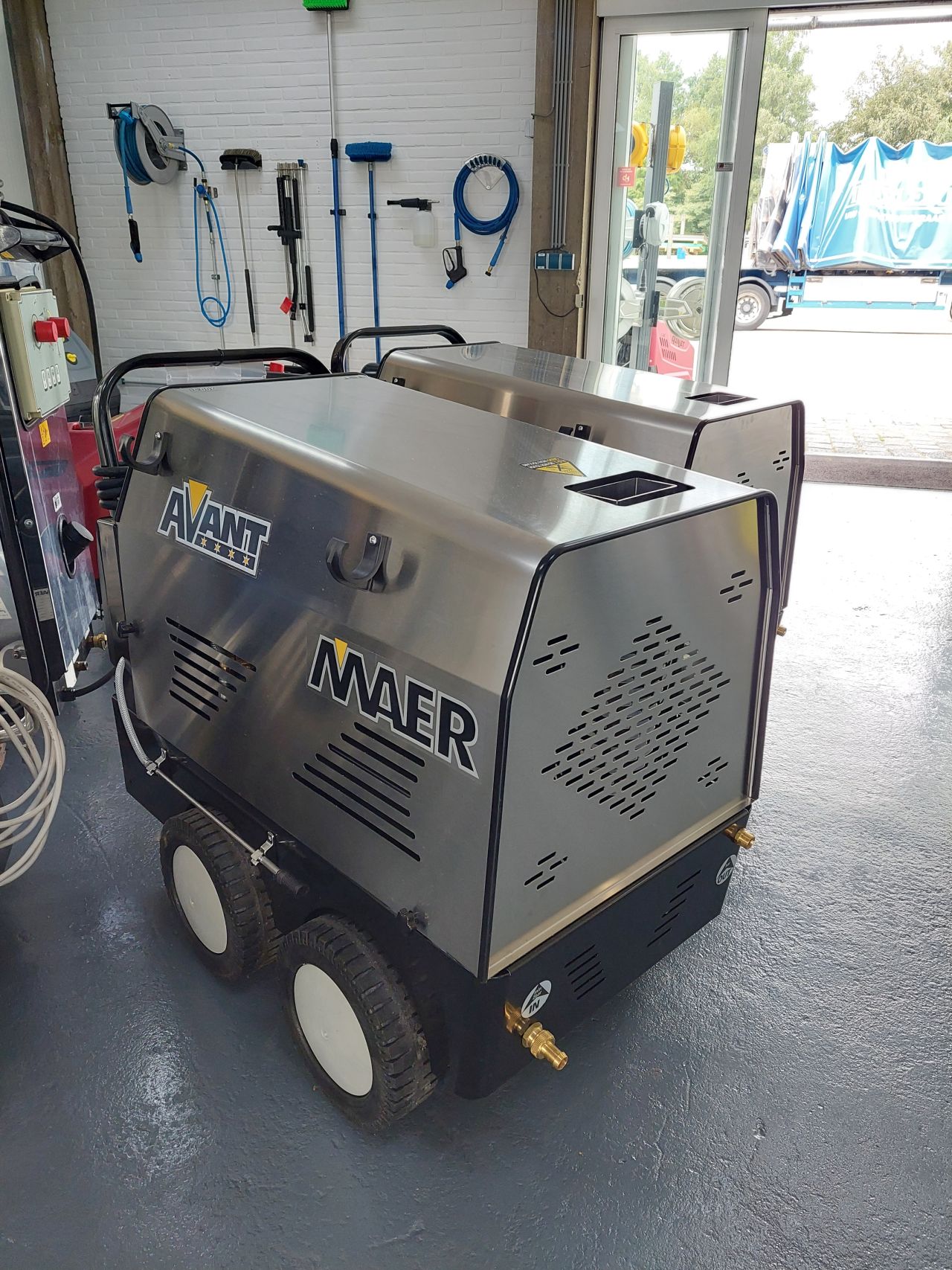 Warmwater hogedrukreiniger 200 bar 21 liter.
