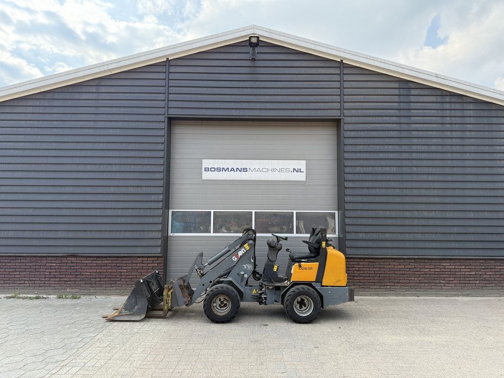 Giant D263 S minishovel / kniklader