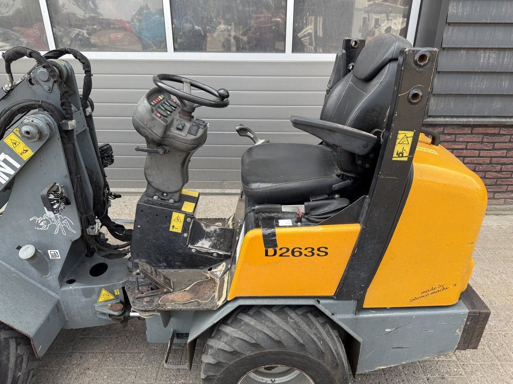 Giant D263 S minishovel / kniklader