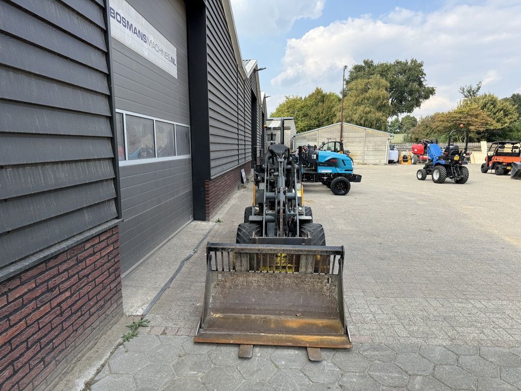 Giant D263 S minishovel / kniklader