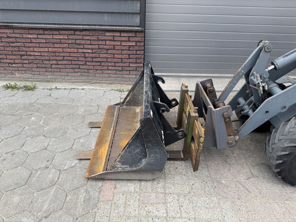 Giant D263 S minishovel / kniklader