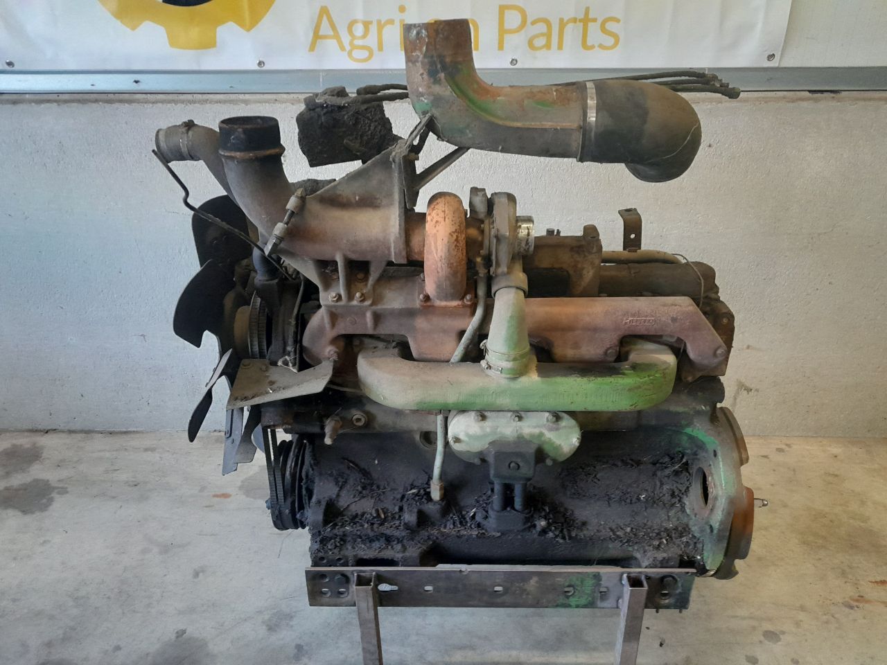 John Deeere 6466 motoren met schade