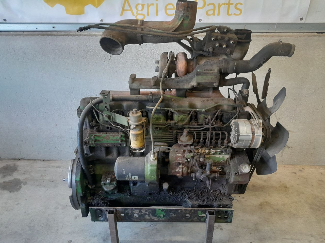 John Deeere 6466 motoren met schade