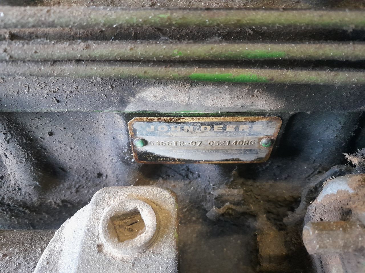 John Deeere 6466 motoren met schade