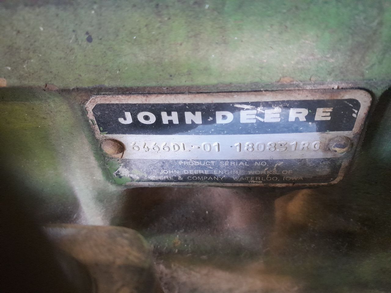John Deeere 6466 motoren met schade
