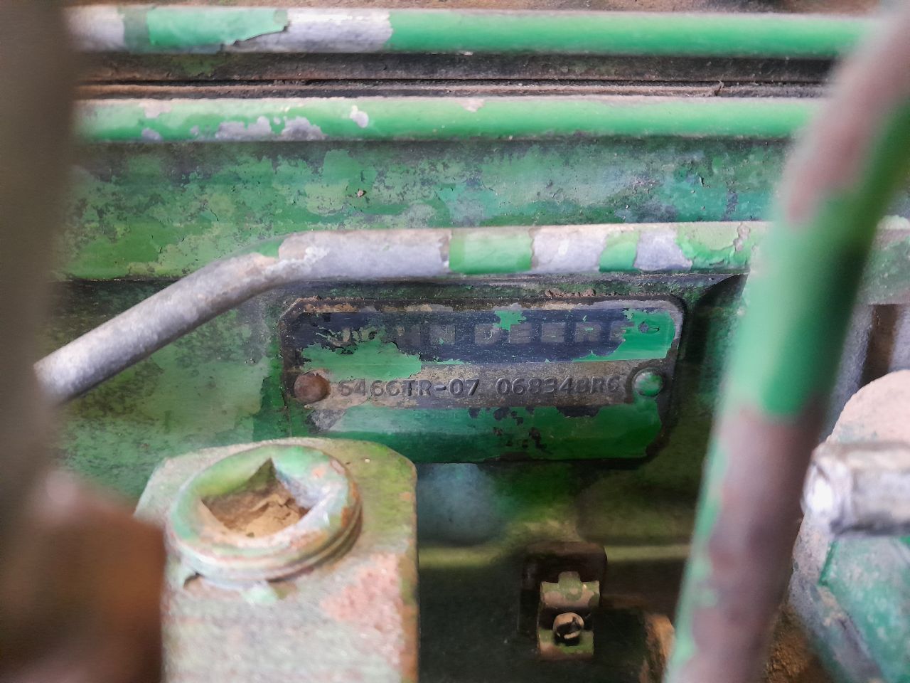 John Deeere 6466 motoren met schade