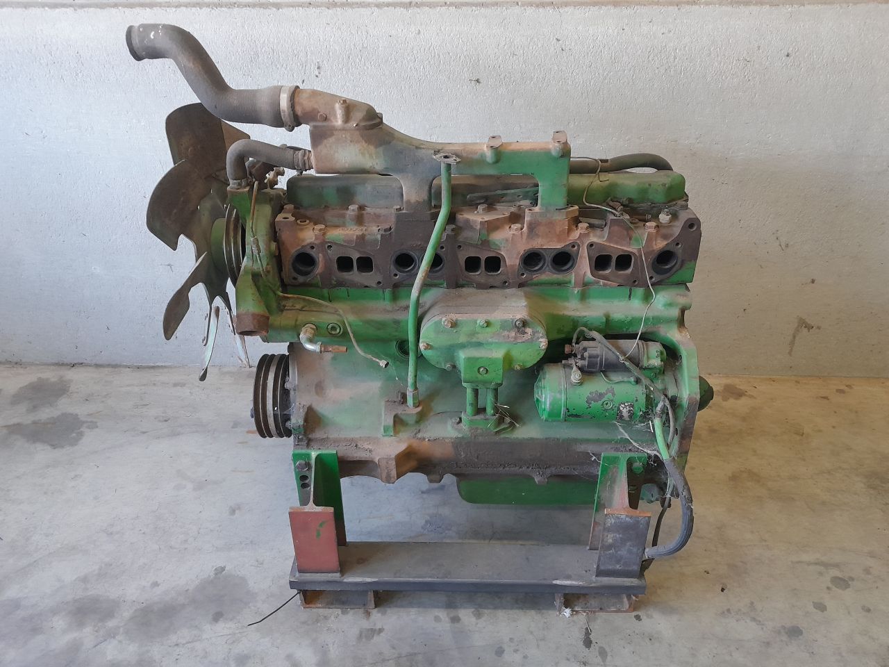 John Deeere 6466 motoren met schade