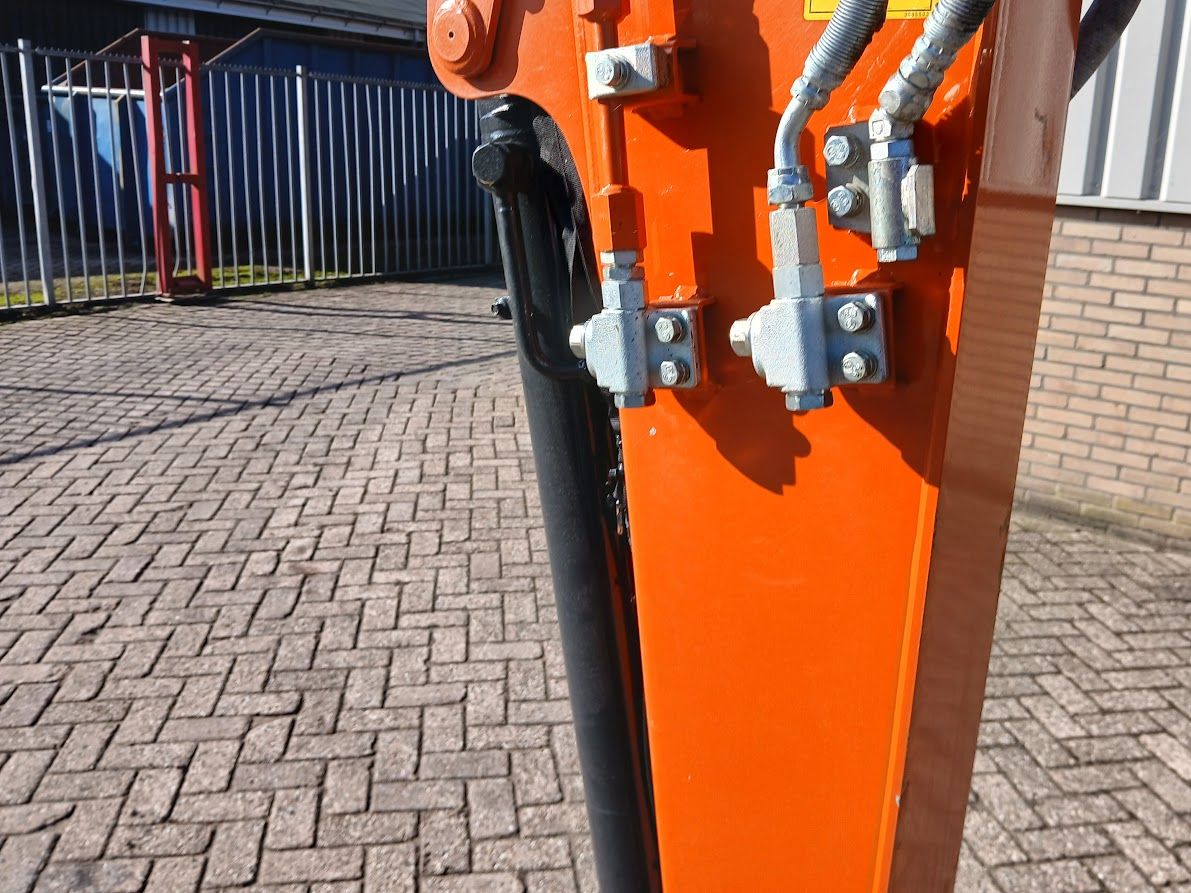 Hitachi ZX65USB-6 CLR Stage 5