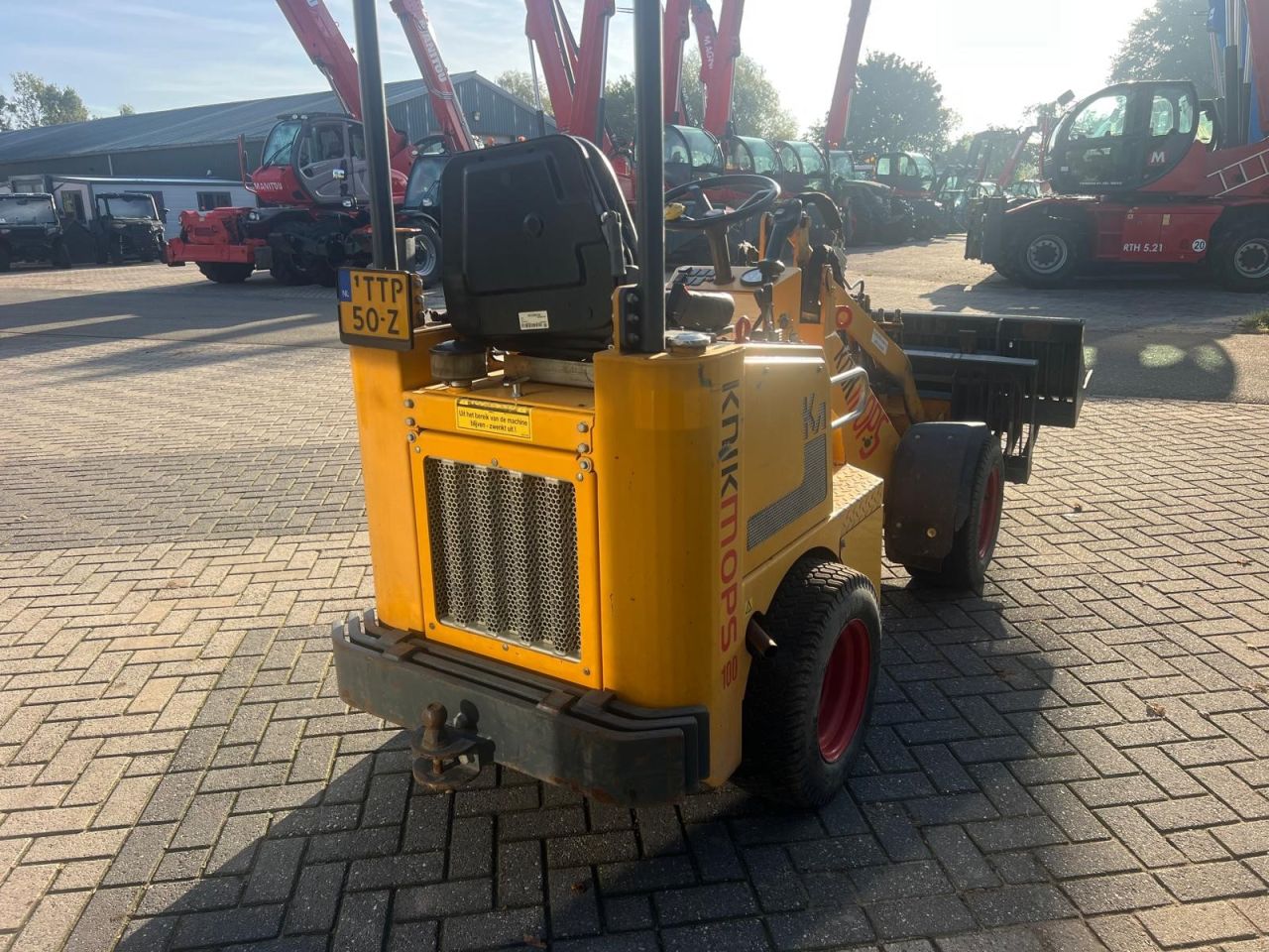 Gebrauchter KNIKMOPS 100 Minilader mit Gewicht von 1050 kgs