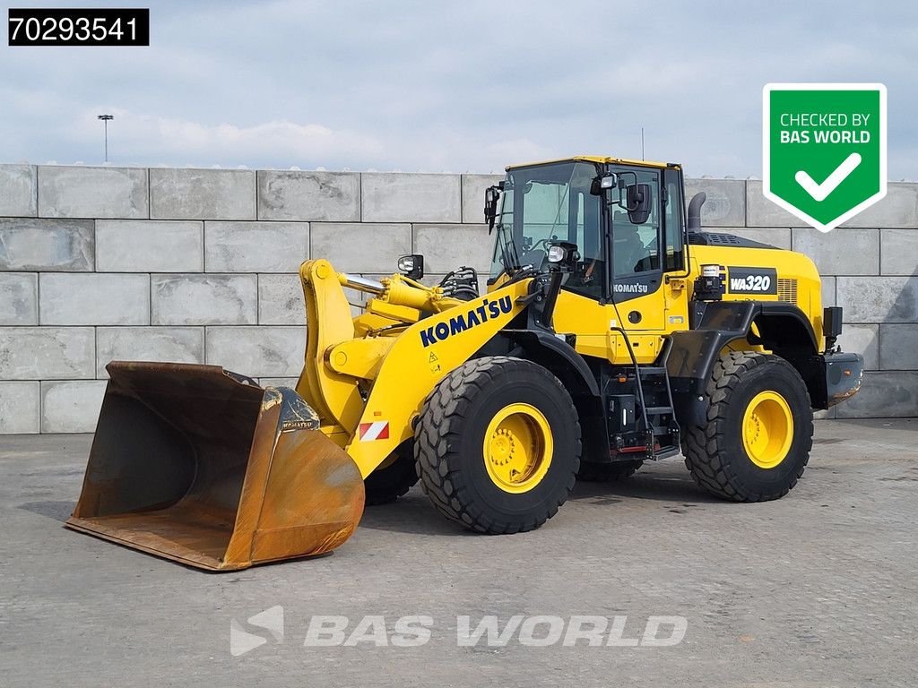 Komatsu WB 320-8E0 WA320-8E0