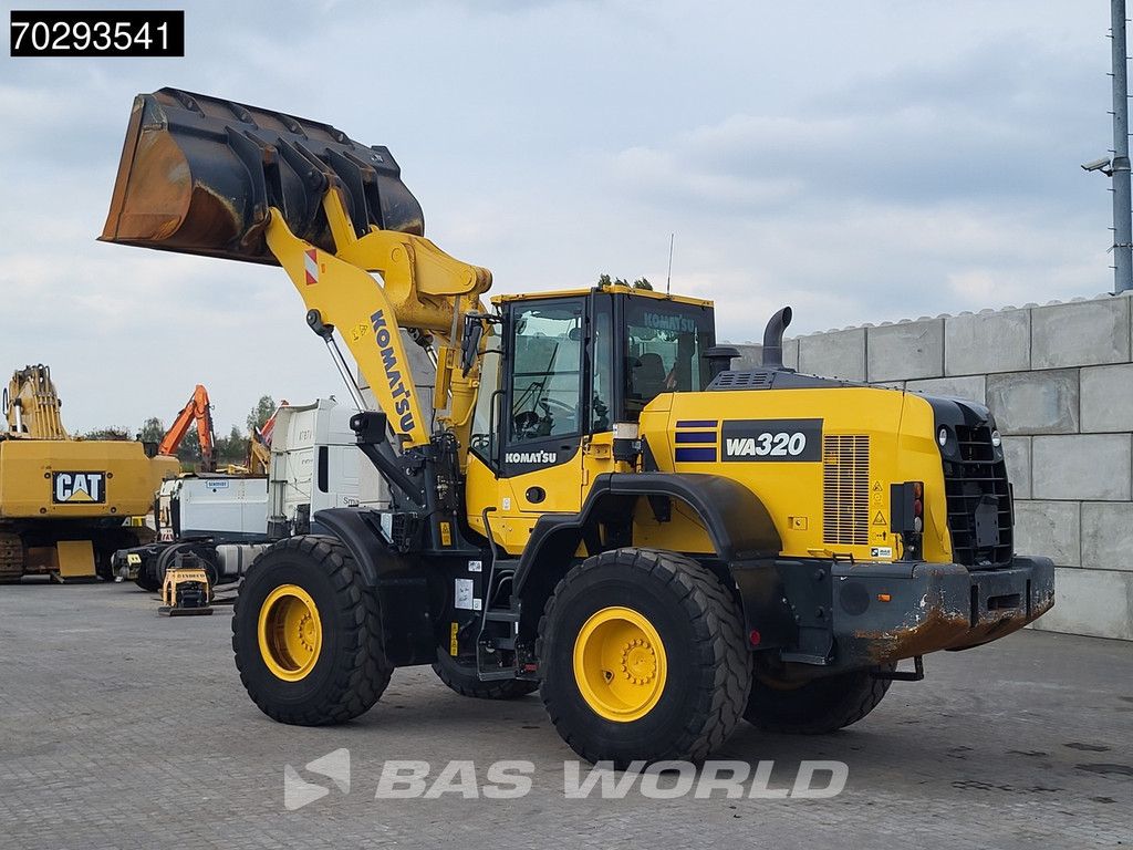 Komatsu WB 320-8E0 WA320-8E0