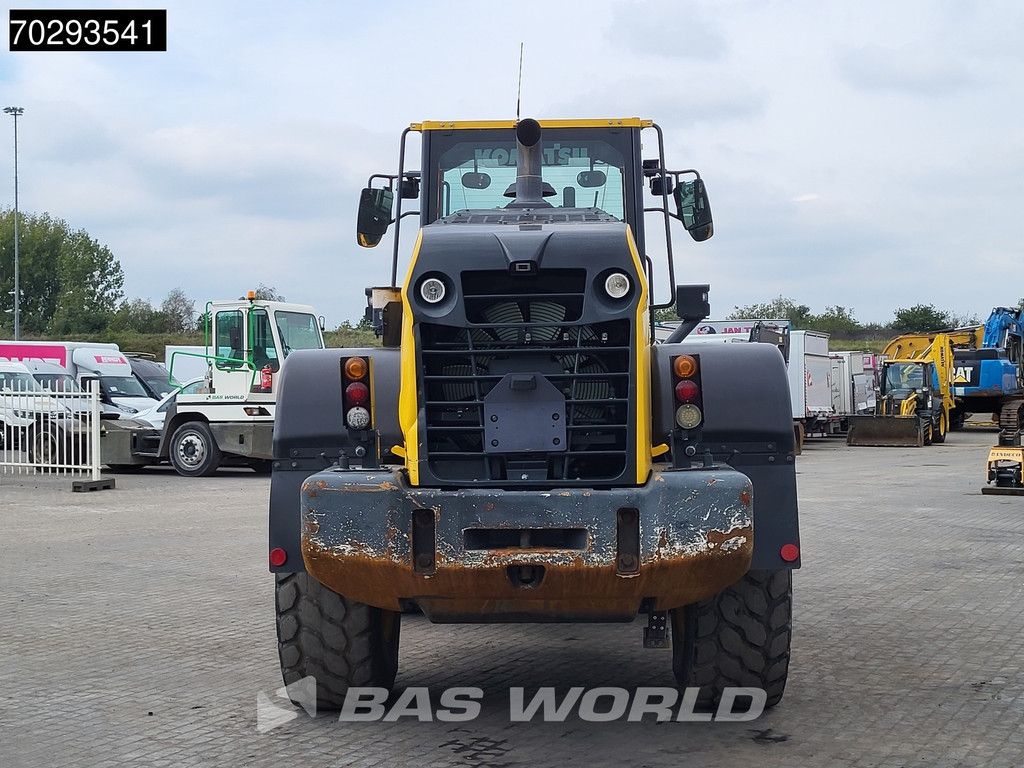 Komatsu WB 320-8E0 WA320-8E0