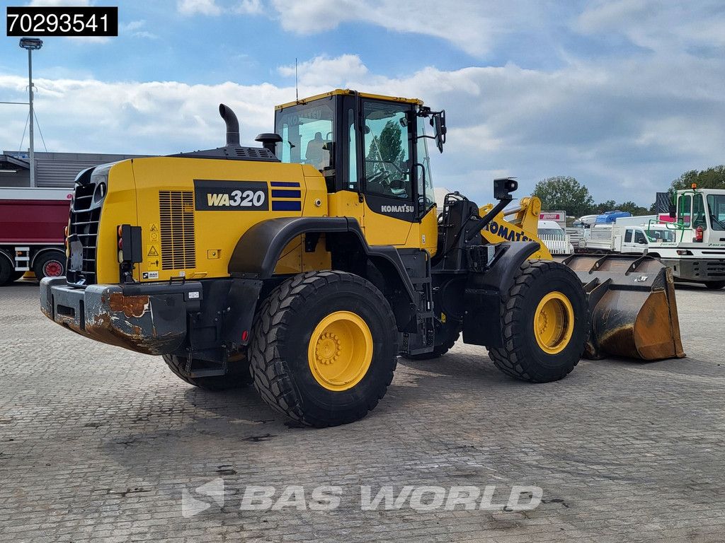 Komatsu WB 320-8E0 WA320-8E0