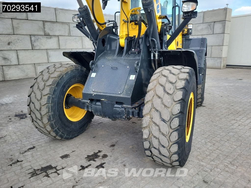 Komatsu WB 320-8E0 WA320-8E0