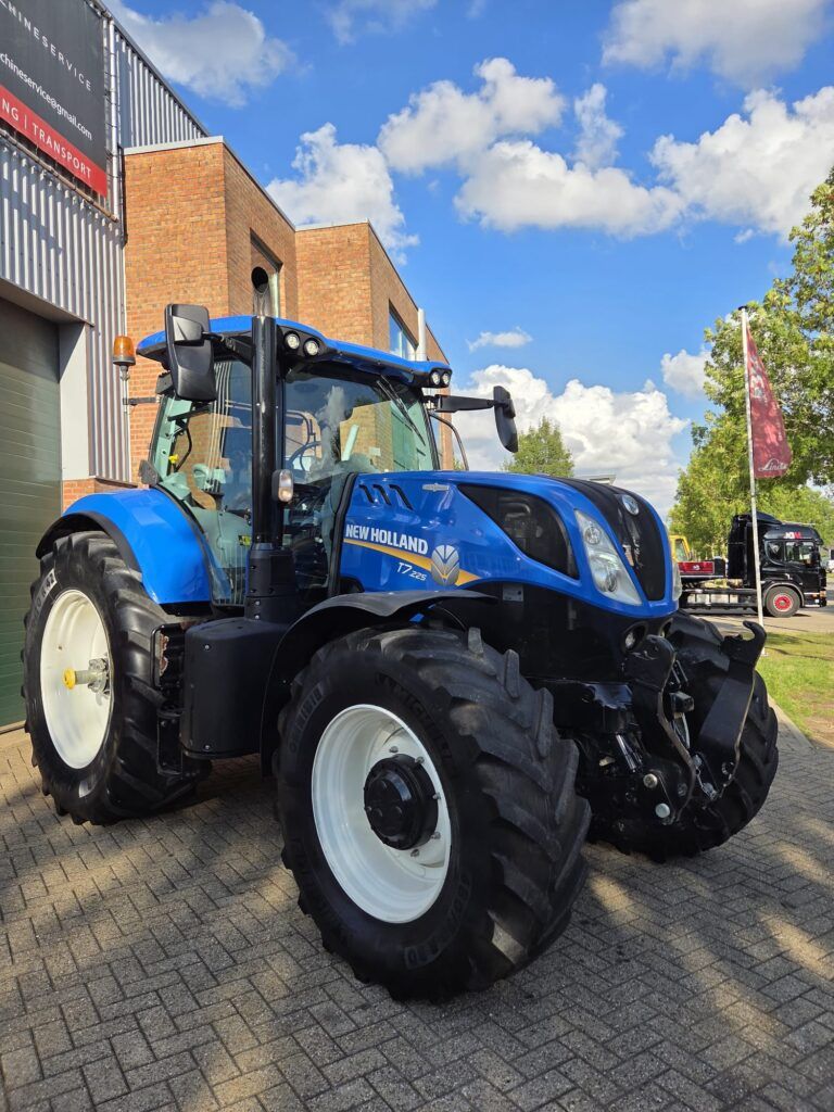 Zeer nette NEWHOLLAND T7.225 (2017) Autocommand en Fronthef