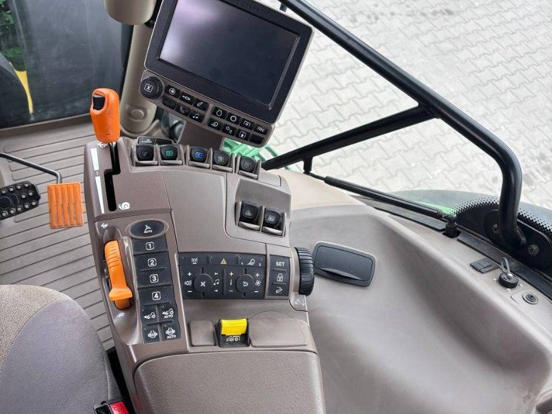 John Deere 6175R