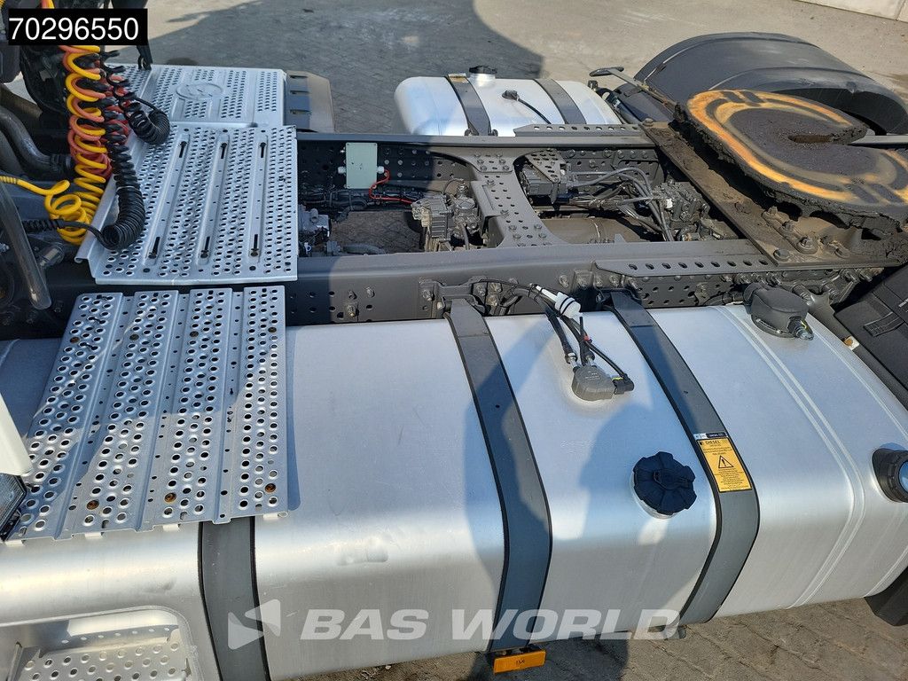Mercedes Actros 1845 4X2 GigaSpace Mega Retarder 2x Tanks Standklima Xenon Euro 6