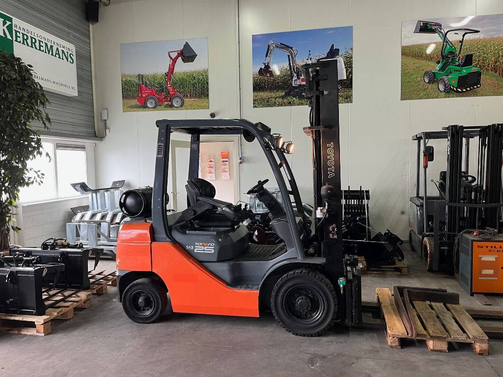DIVERSE NETTE HEFTRUCKS TE KOOP