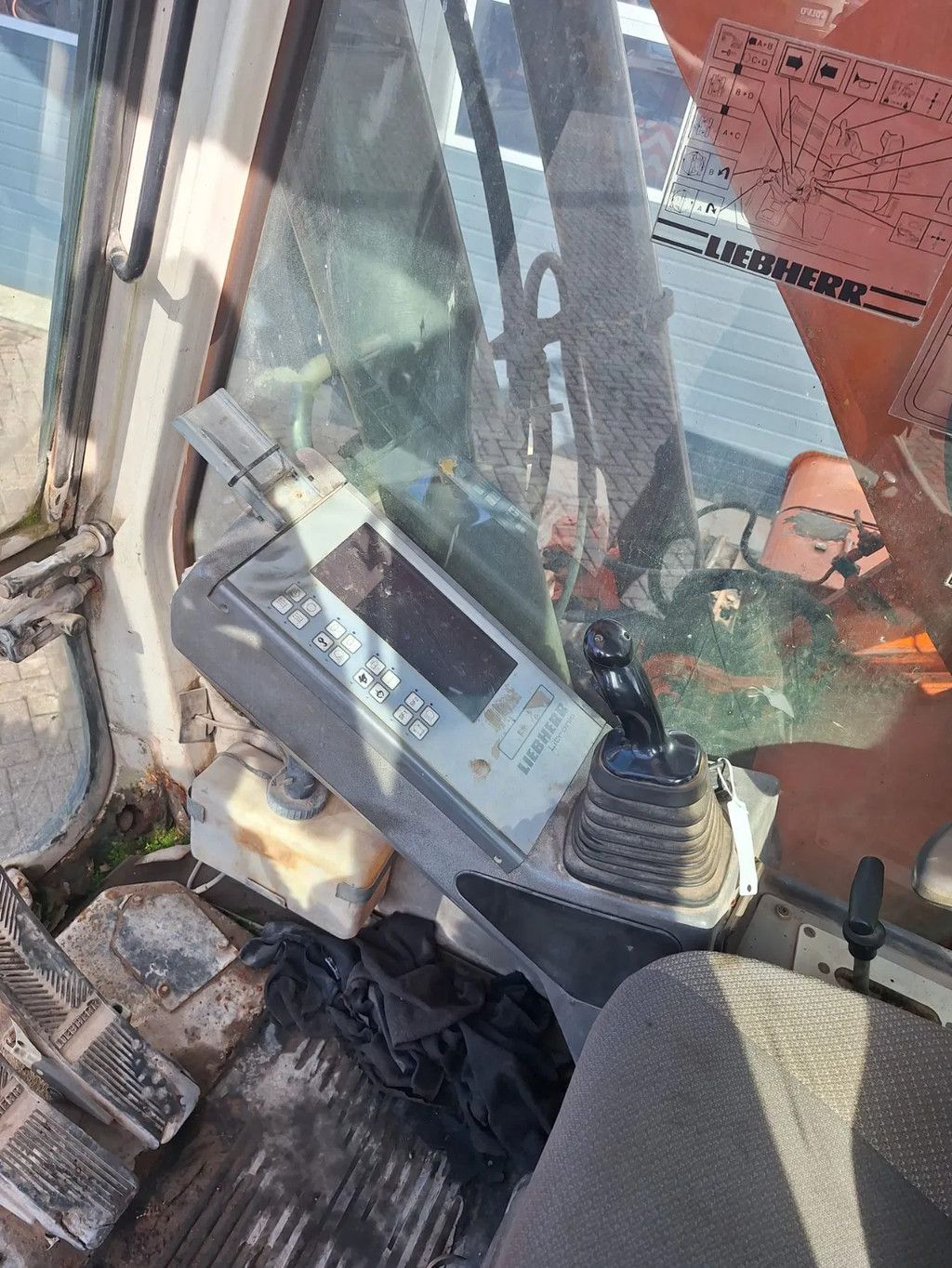 Liebherr R932