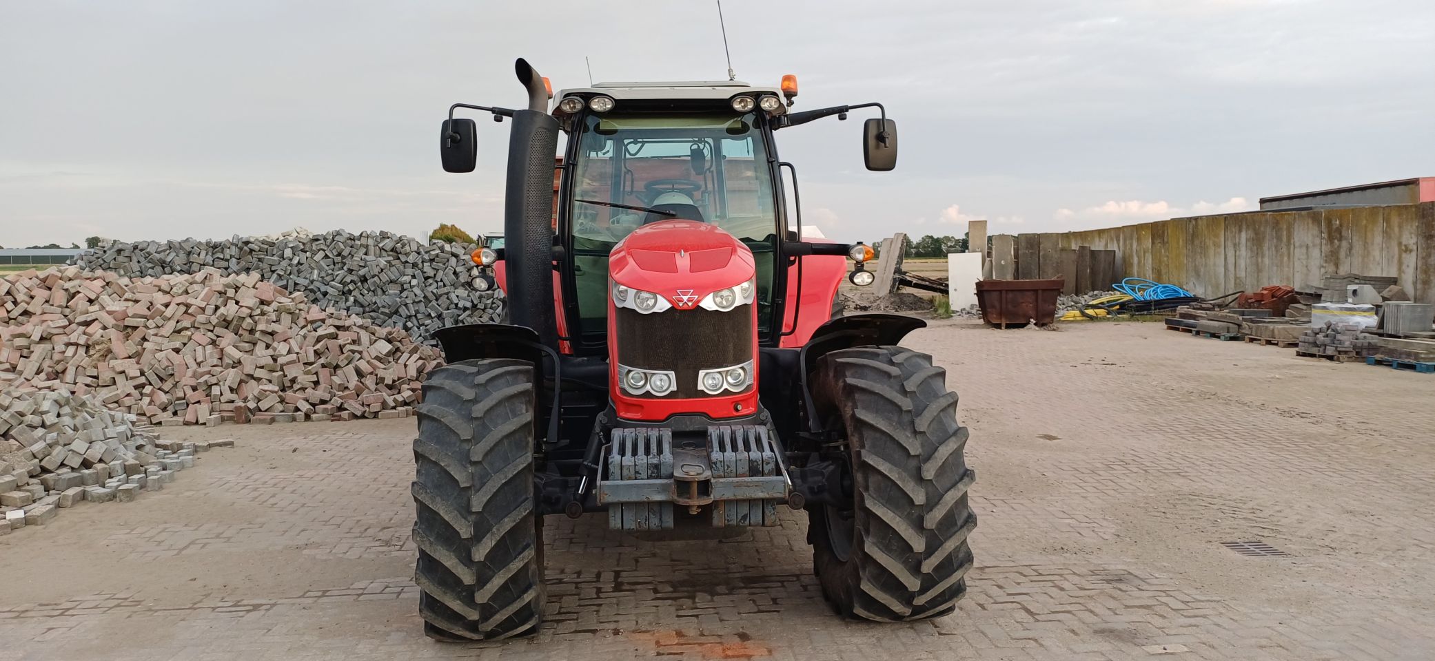 Massey Ferguson 7718