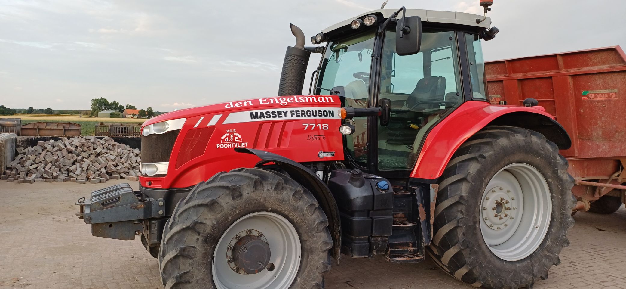 Massey Ferguson 7718