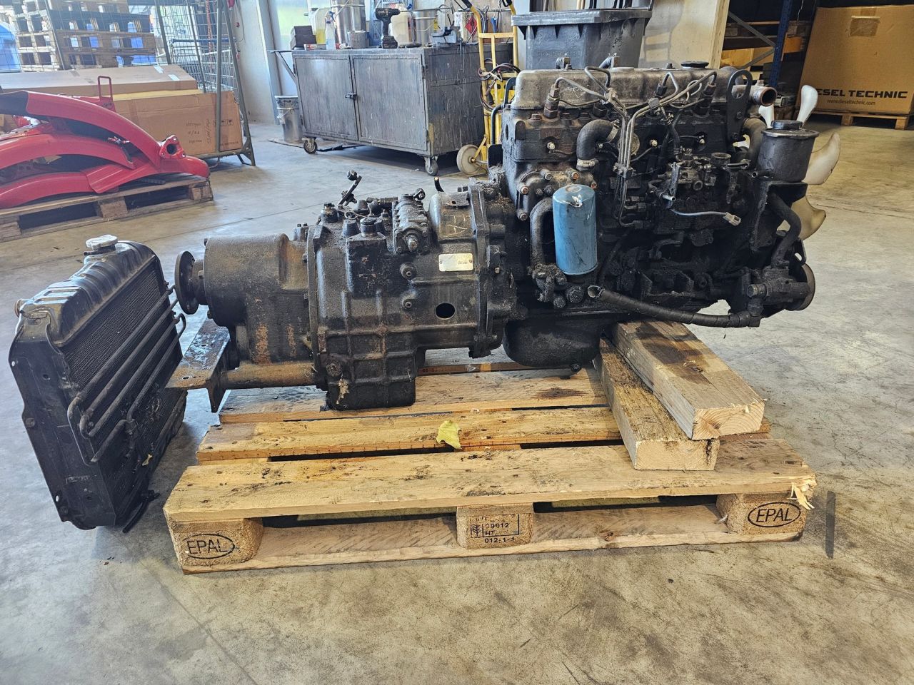Nissan 2.5 Diesel Met Radiateur En Automatische Versnellingsbak