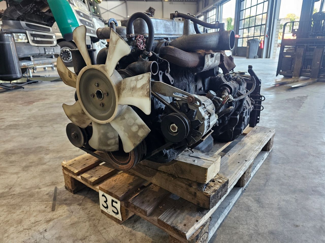 Nissan 2.5 Diesel Met Radiateur En Automatische Versnellingsbak