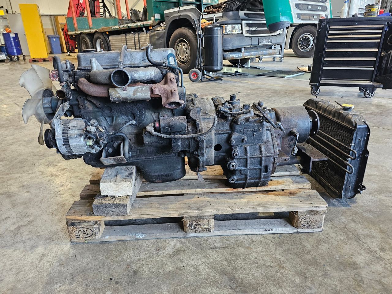 Nissan 2.5 Diesel Met Radiateur En Automatische Versnellingsbak