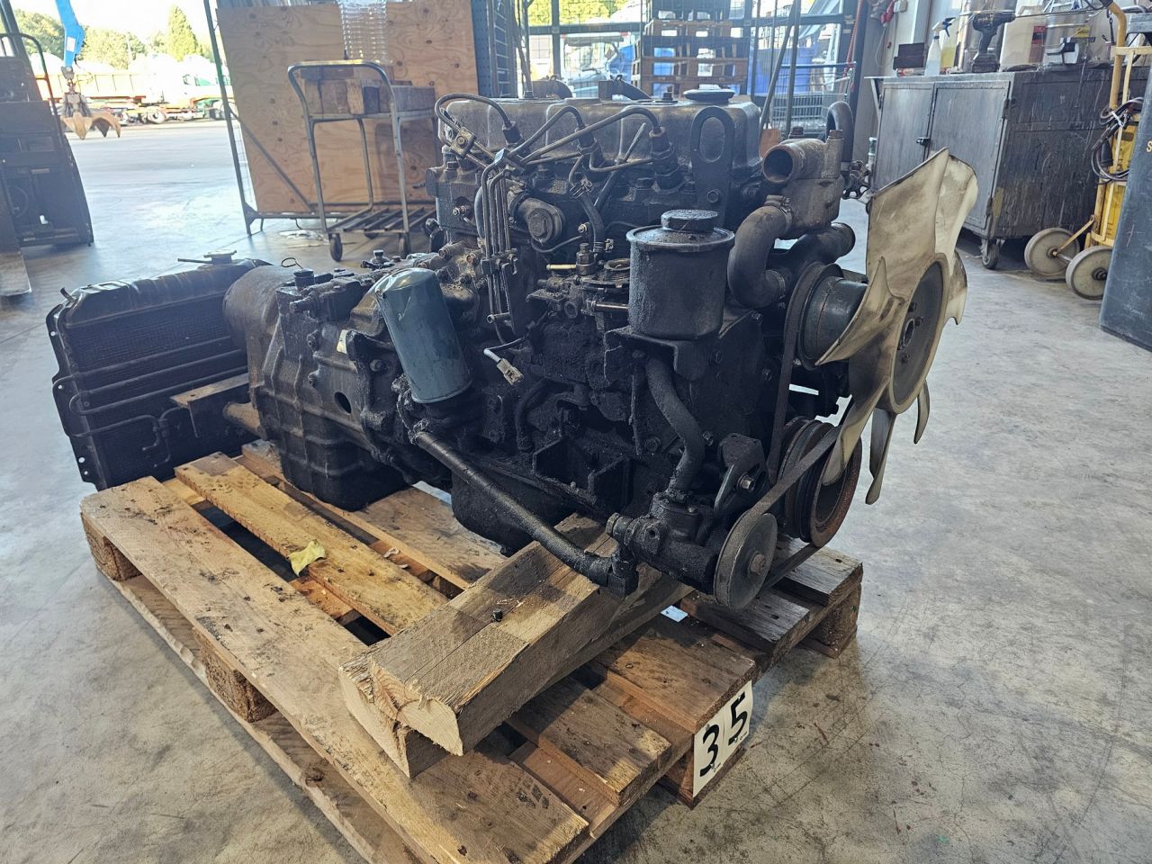 Nissan 2.5 Diesel Met Radiateur En Automatische Versnellingsbak