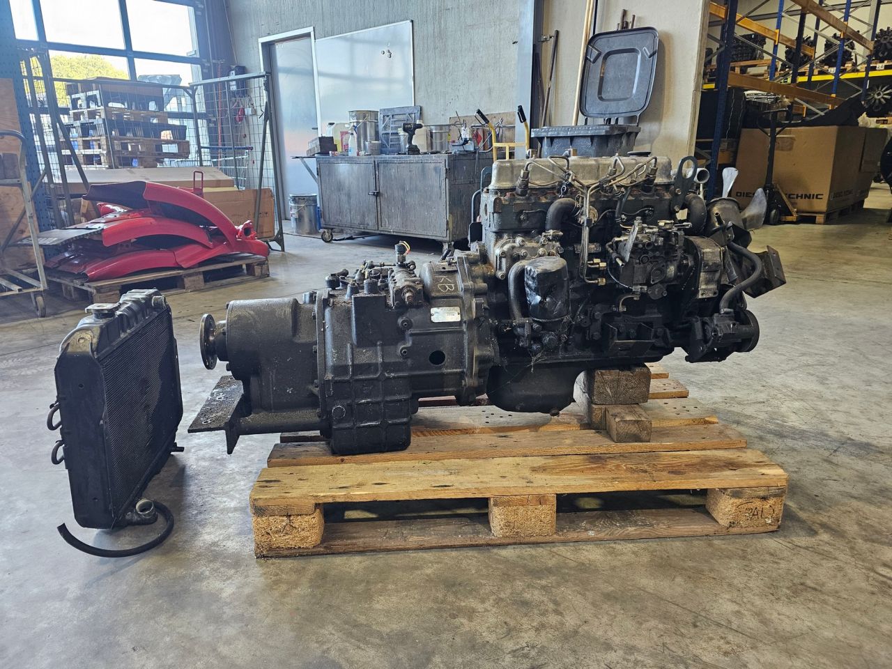 Nissan 2.5 Diesel Met Radiateur En Automatische Versnellingsbak