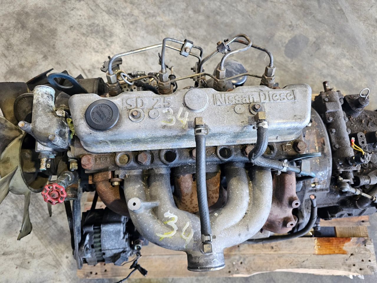 Nissan 2.5 Diesel Met Radiateur En Automatische Versnellingsbak