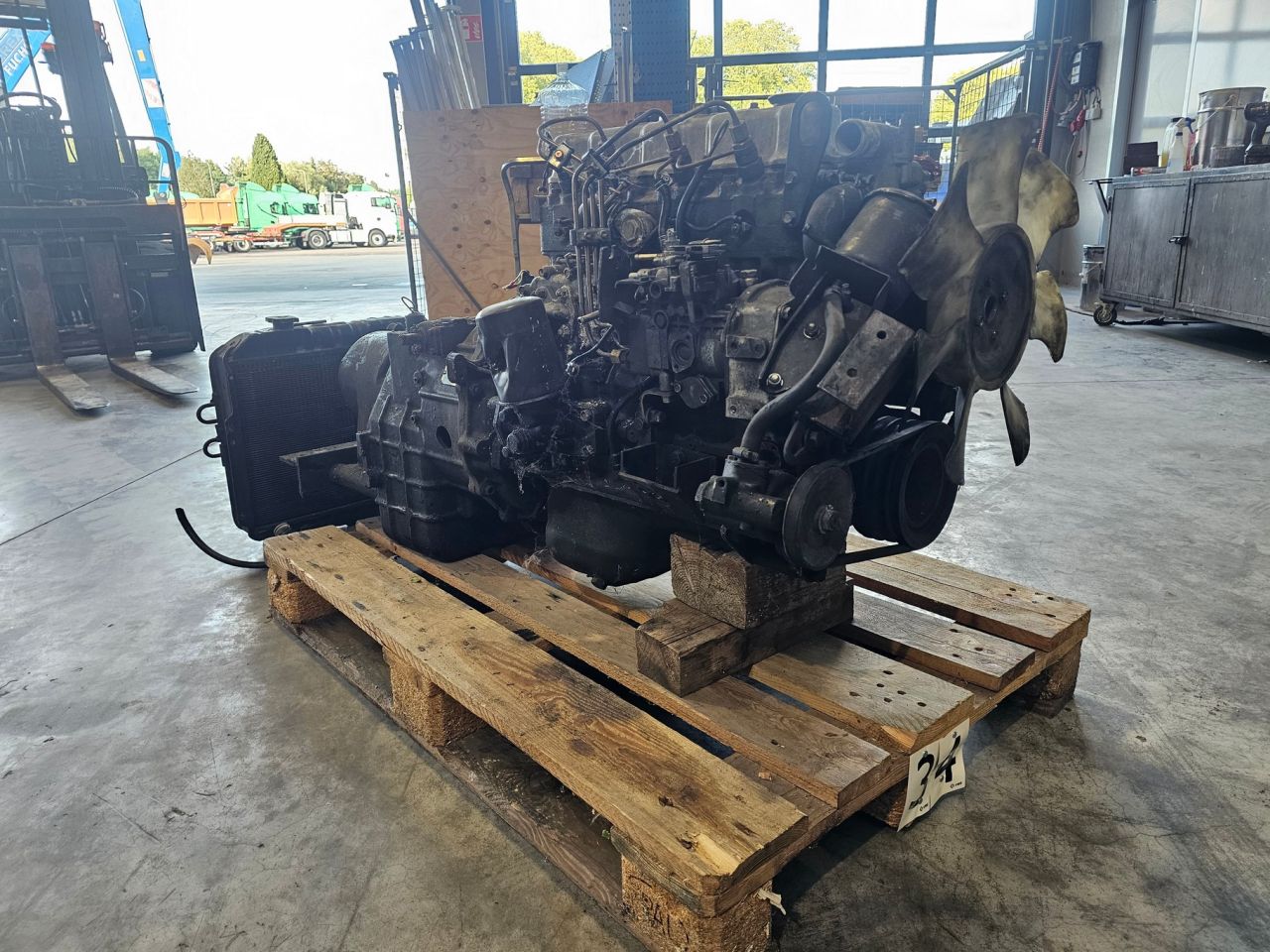 Nissan 2.5 Diesel Met Radiateur En Automatische Versnellingsbak