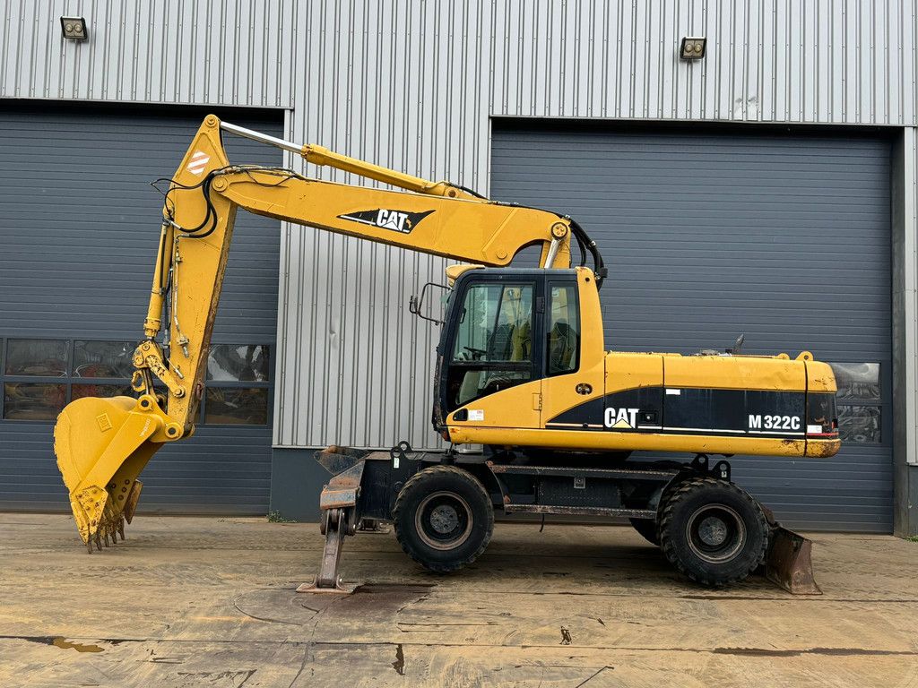 Caterpillar M322C - Hydraulic stabilizers / VA Triple boom / CE-certified,
