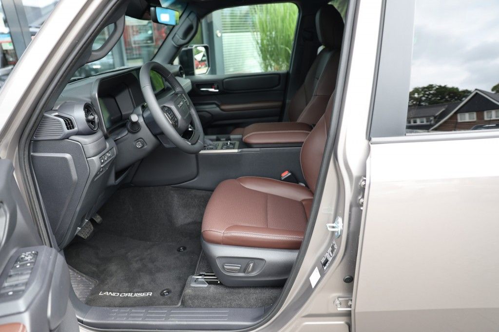 Toyota Landcruiser 250 2.8 D-4D 5DRS ELEGANCE A/T VAN BPM VRIJ