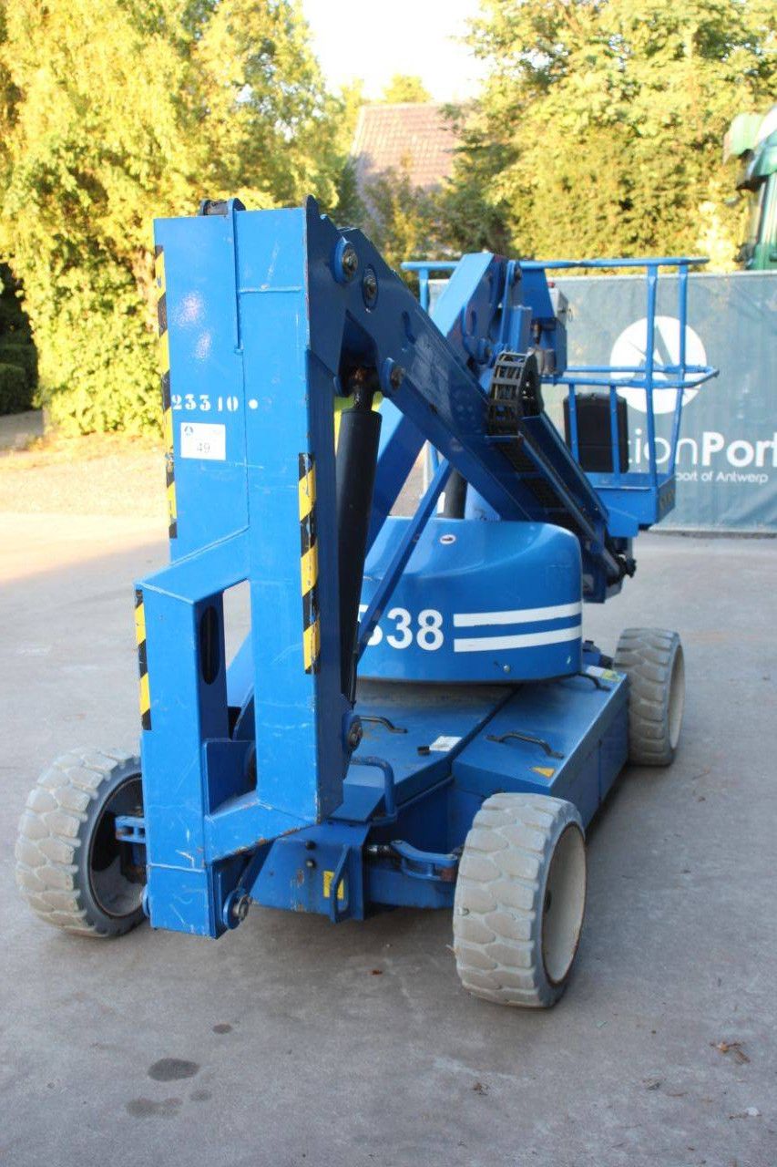 UpRight AB38 Electric Articulating Boom Lift 13.4m
