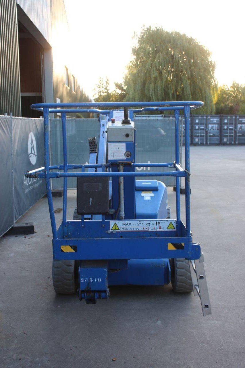 UpRight AB38 Electric Articulating Boom Lift 13.4m