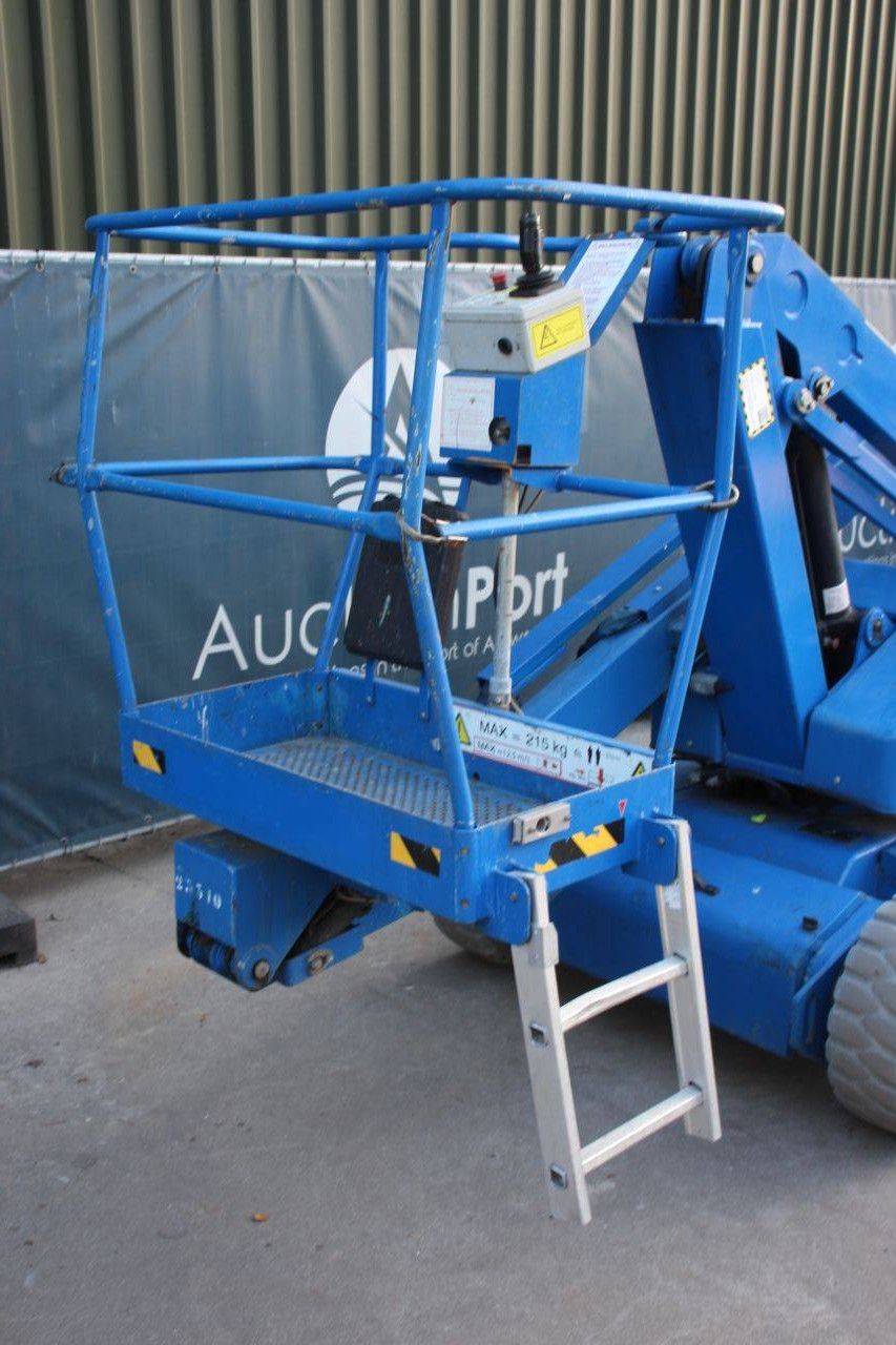 UpRight AB38 Electric Articulating Boom Lift 13.4m
