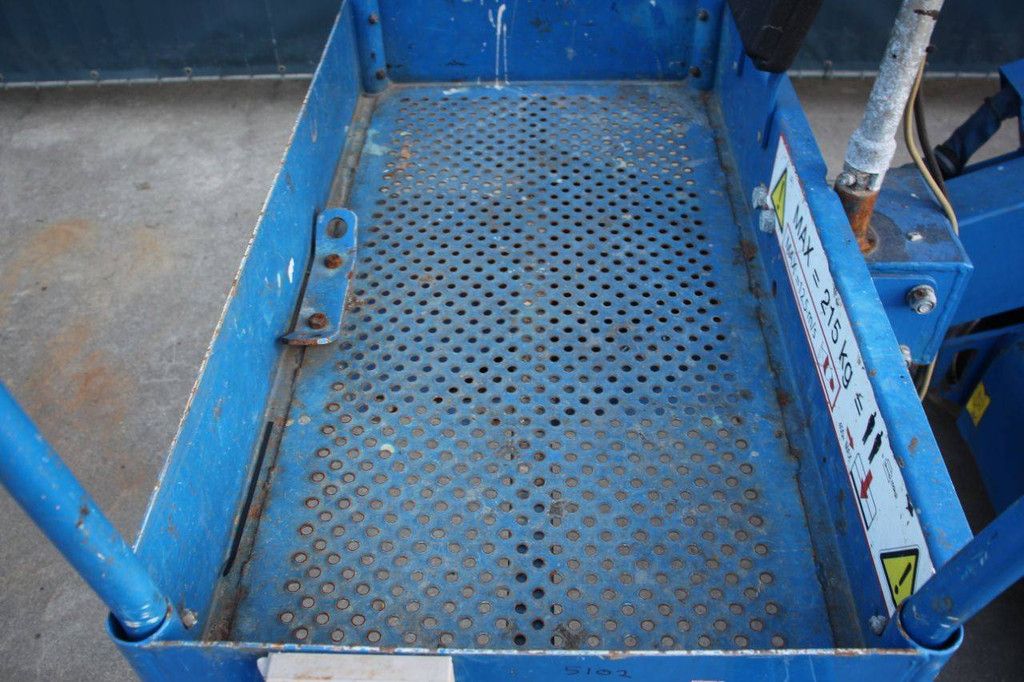 UpRight AB38 Electric Articulating Boom Lift 13.4m