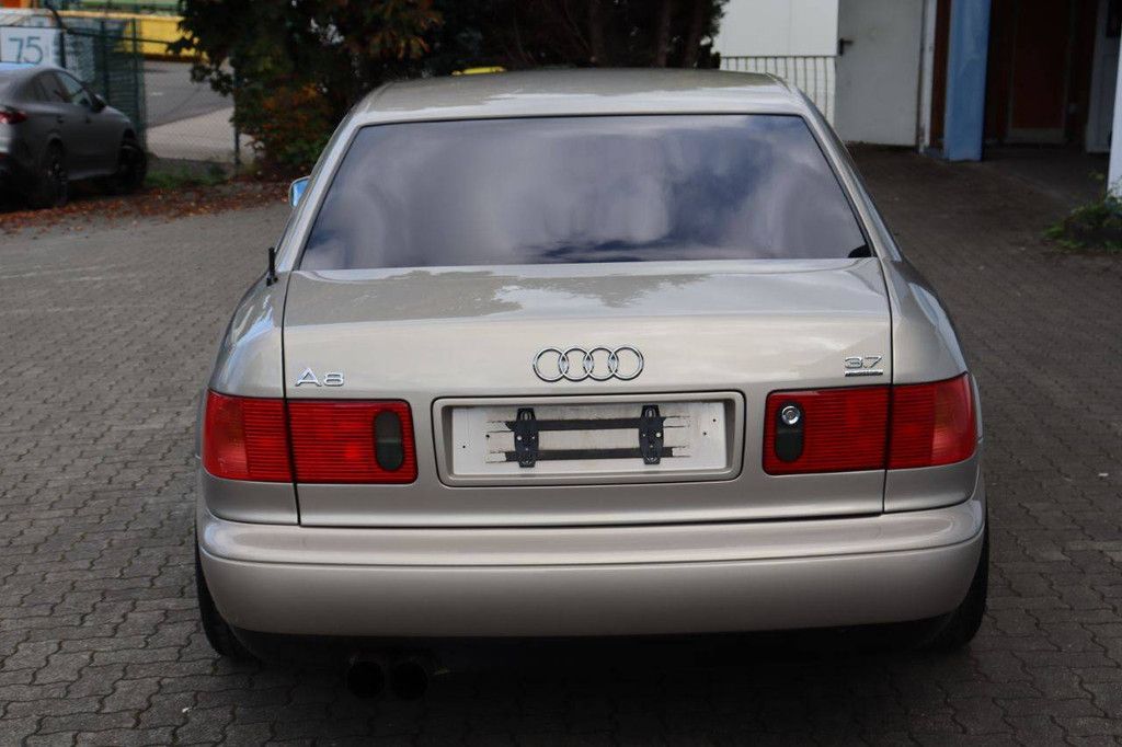 Audi A8 3.7 Quattro Benzine 230pk 1997