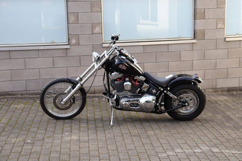 Motorrad Harley-Davidson Softtail FXSTB Chopper Benzin 46kW 2000