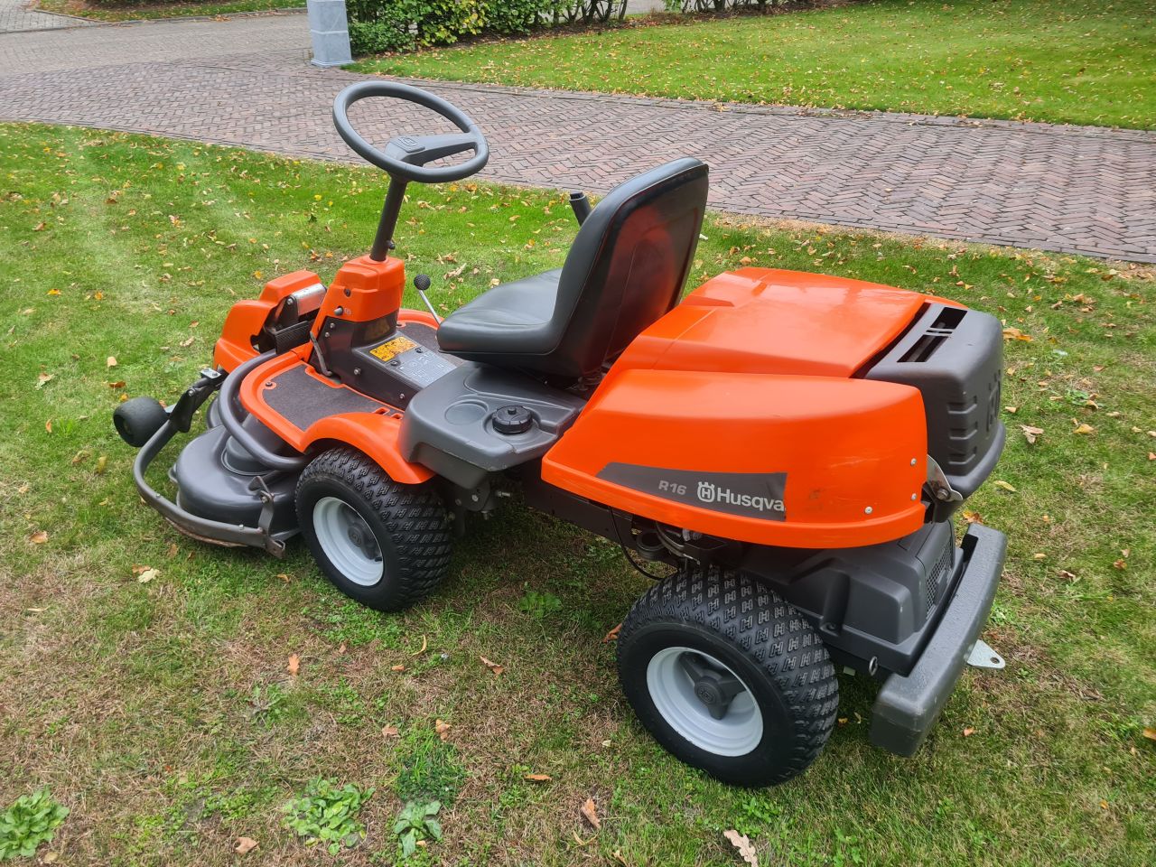 Husqvarna Rider 16 hydrostaat frontmaaier mulch maaier.