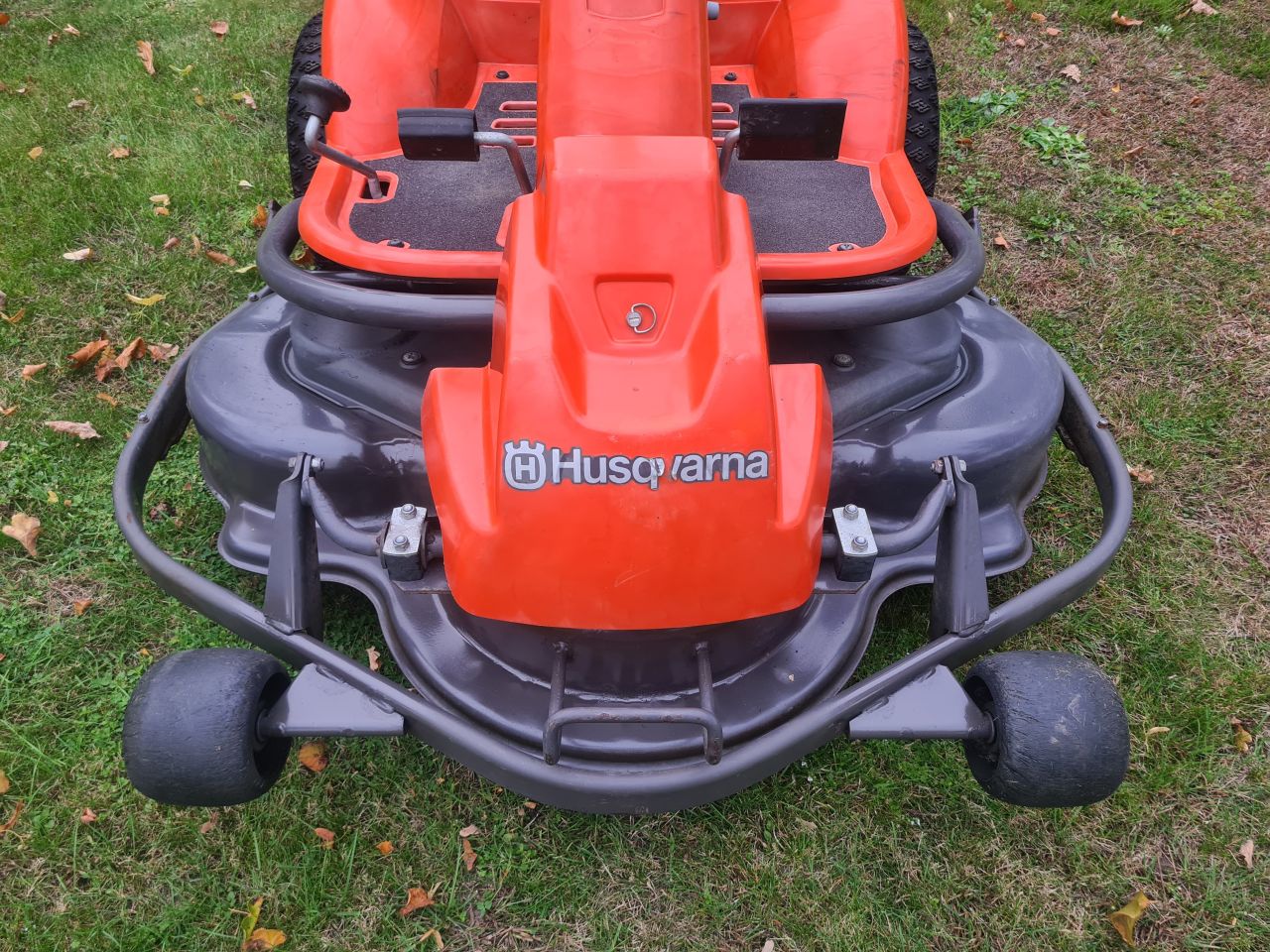 Husqvarna Rider 16 hydrostaat frontmaaier mulch maaier.