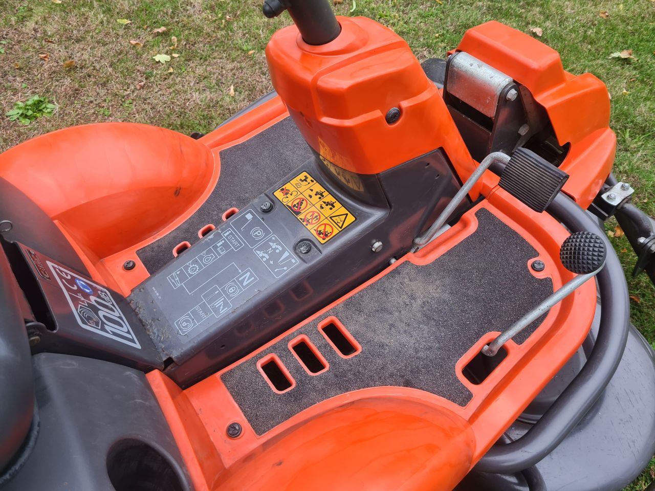 Husqvarna Rider 16 hydrostaat frontmaaier mulch maaier.