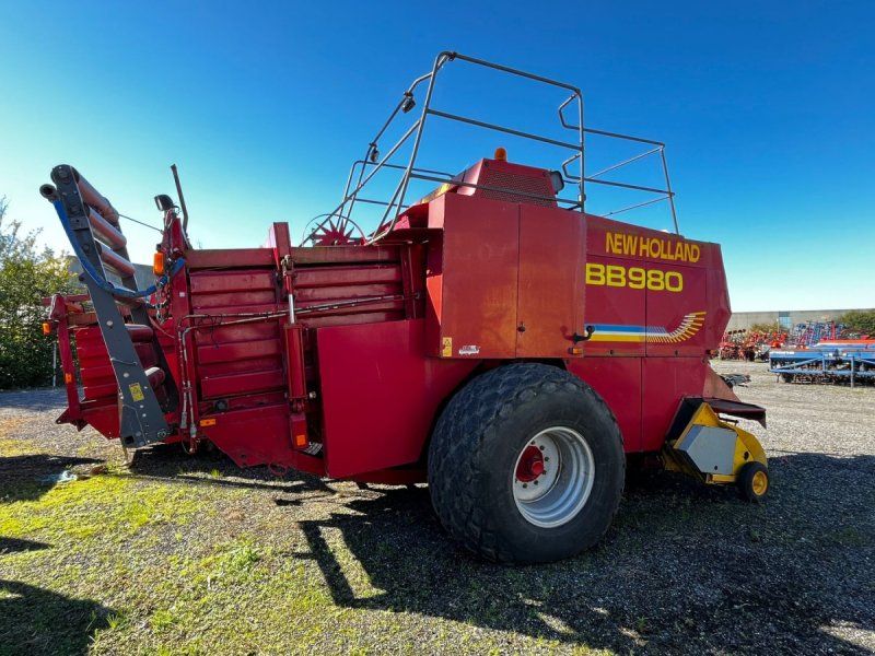 New Holland BB980