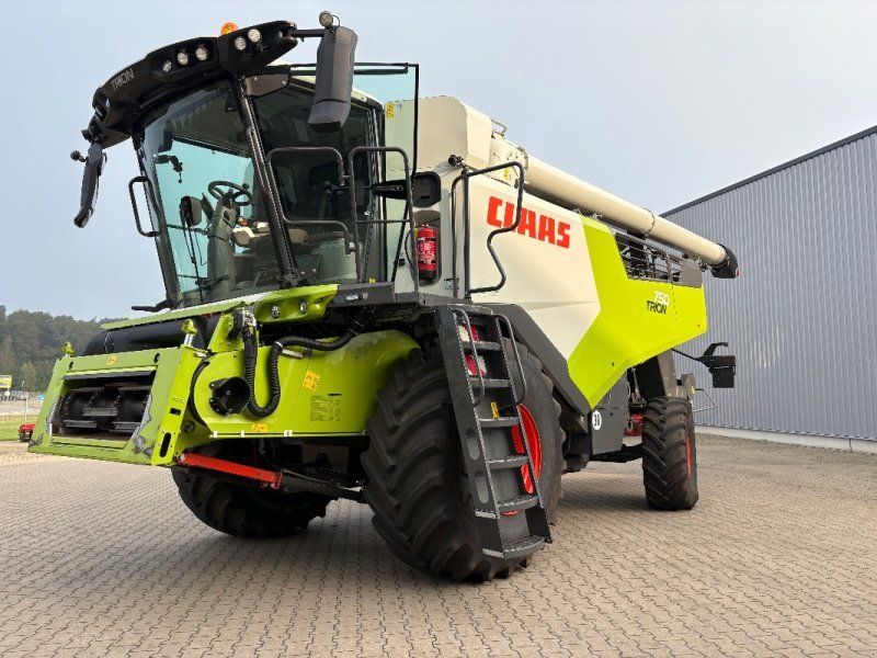 Claas TRION 750