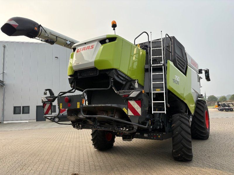 Claas TRION 750