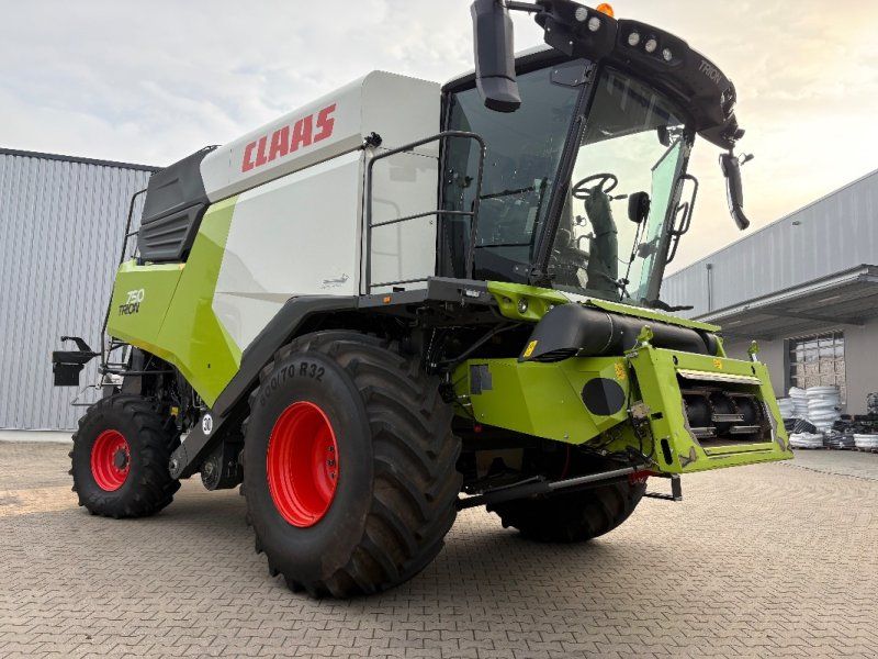 Claas TRION 750