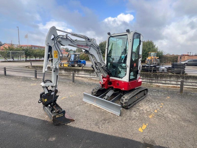 Takeuchi TB325R